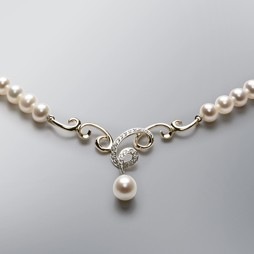 [pearl%2520necklace%255B3%255D.jpg]