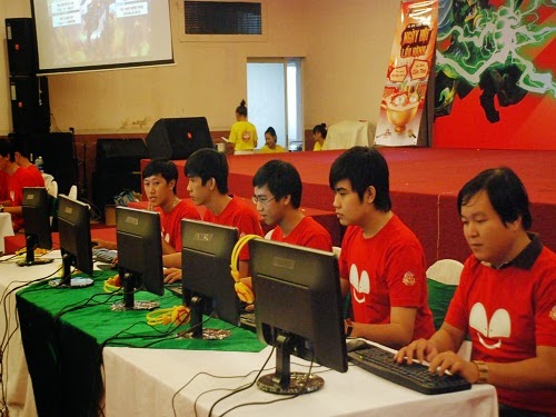 Tranh tai cao thap ngay tại Dai Hoi Lau Hanh.JPG