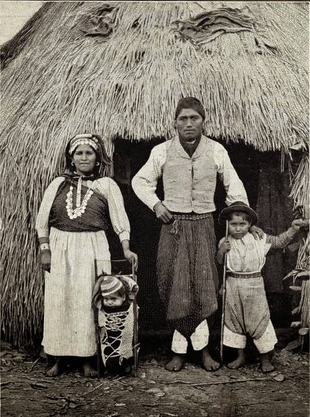 [mapuches%2520A_family_of_Araucauians_%2528Chile%2529%255B4%255D.jpg]