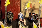Los Straitjackets