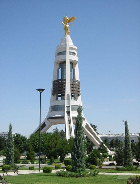 turkmenbashi-statue-arch-of-neutrality-ashgabat