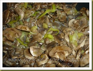 Torta salata con prosciutto cotto, funghi, mozzarella e patate (5)