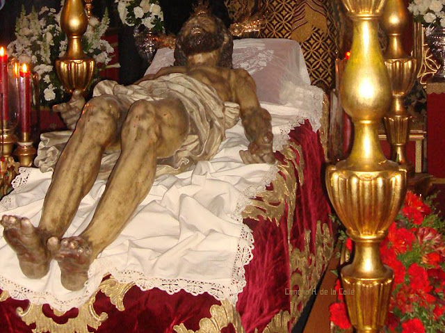 Cristo Yacente. Besapié 29-3-09. H. Santo Entierro. Sevilla