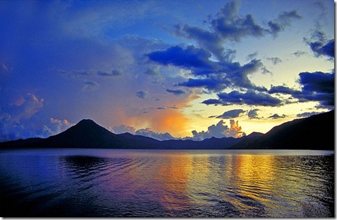 Lake-Atitlan-in-Guatemala_Lake-view-by-night_4742