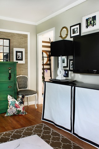 [02LivingRoom3.jpg]