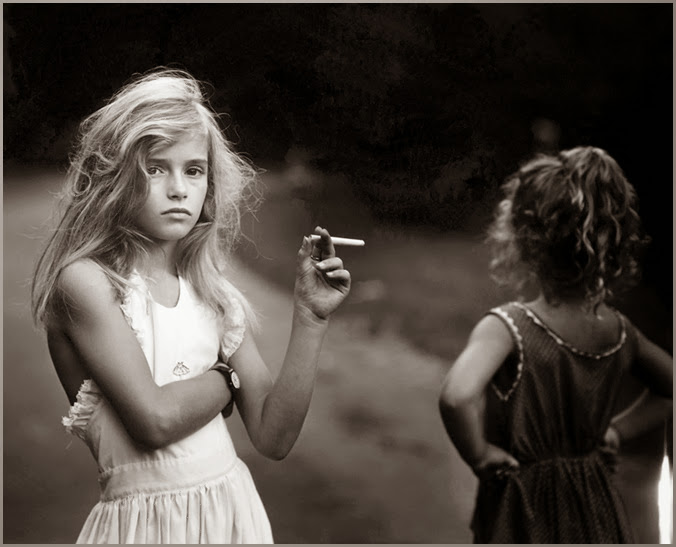 sally_mann_at_twelve_Candy_Cigarette_portada