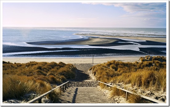 Netherlands, Trappen naar het strand van de Maasvlakte (Steps leading to beach at Maasvlakte)