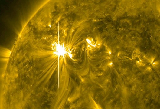 Huge-solar-flare-to-hit-Earth-as-the-Sun-erupts