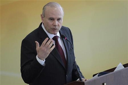 Mantega GM gera emprego governo não trata ações localizadas