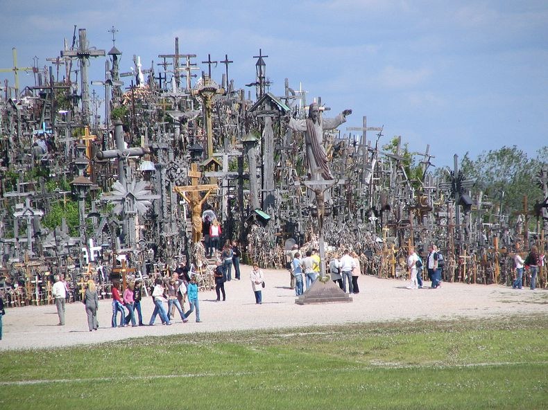 hill-of-crosses-11