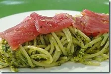 Spaghetti con tonno e pesto di pistacchi