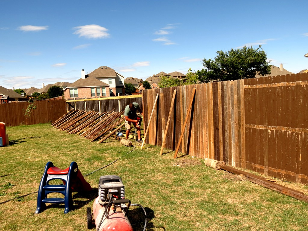 [How-to-Build-a-New-Fence-Using-Old-S%255B10%255D.jpg]