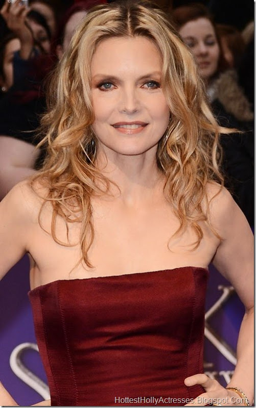 Michelle Pfeiffer Hot in Red Dress Pics 4