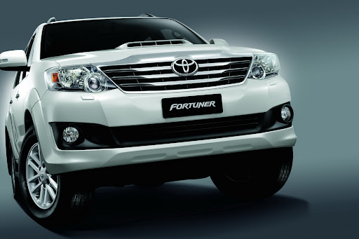2012-Toyota-Fortuner-03.jpg