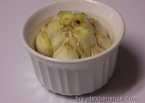 roasted-garlic-parmesan-pot-bread 001