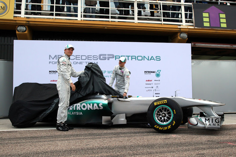 Mercedes-GP-Praesentation-2011-fotoshowImage-ef3ef7b7-564547.jpg