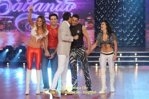 Tinelli besa a Tito.JPG