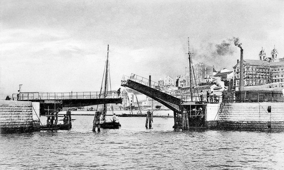 [Ponte-do-Cais-da-Rocha.jpg]