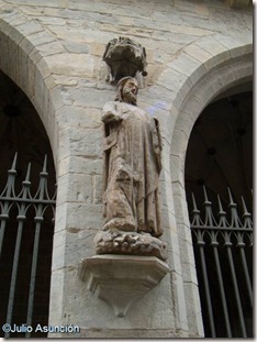 Santiago de la fachada de San Cernin - Pamplona