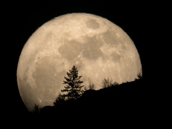 [super-moon-2011-tim-mccord-entiat-wash%255B3%255D.jpg]