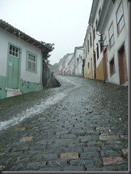 Ouro Preto river road - Lisa
