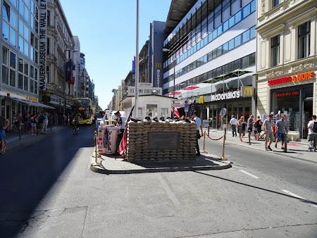 Obiective turistice Berlin: Checkpoint Charlie