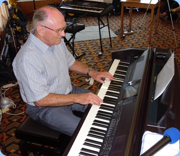 Alan Dadson prepared a great programme for his last performance for the Club before heading off to live closer to his family in Tauranga. Thank you Alan for all your musical contributions to the Club and our best wishes for the future.