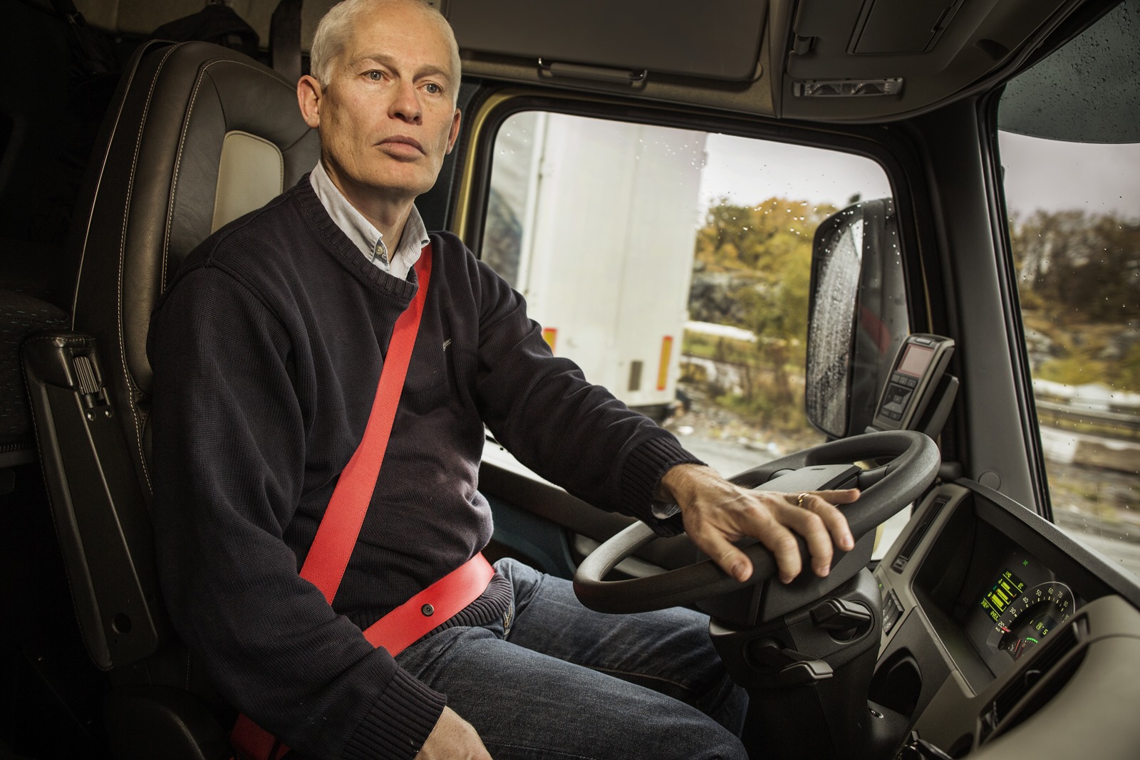 [Volvo-Trucks-Epic-Split-Van-Damme-6%255B3%255D.jpg]