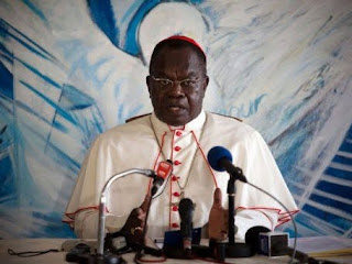 L'archevèque de Kinshasa, le cardinal Laurent Monsengwo Pasinya lors d'une conférence de presse le 10 novembre 2011 (©AFP/Gwenn Dubourthoumieu)
