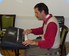 Peter Littlejohn playing Bennie Gunn's Yamaha PSR-S950 keyboard