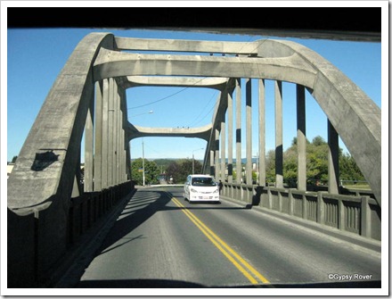 Bridge over the Clutha river at Balclutha.