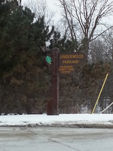 Underwood Parkway at 115th