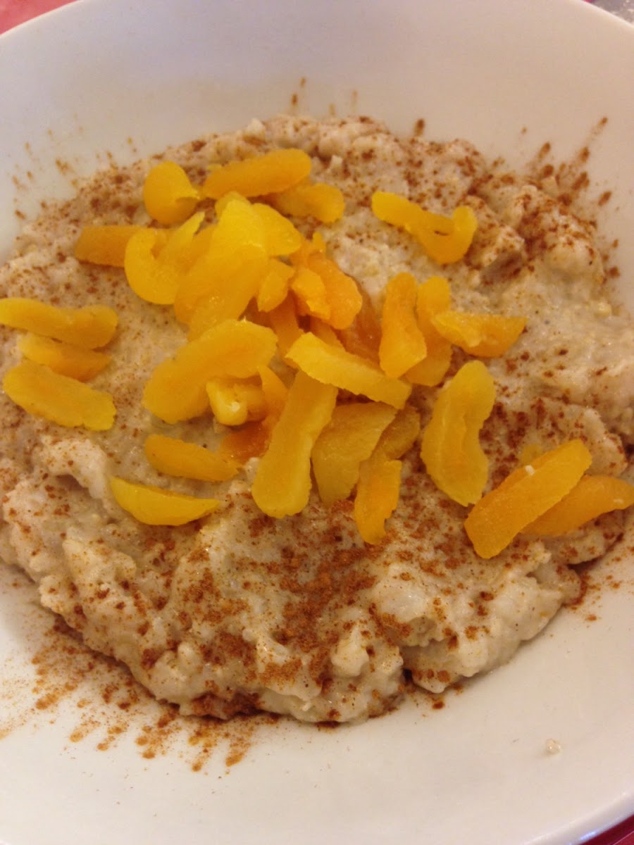 Coconut rice pudding with apricots 
*vegan 
*sugar free