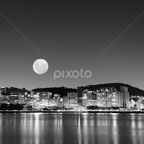 Fly me to the moon by Rubens Patrick - Black & White Buildings & Architecture