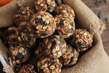 No-Bake Pumpkin Pie Energy Bites with Dark Chocolate Chunks