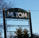 Old Mount Tom Ski Area Sign