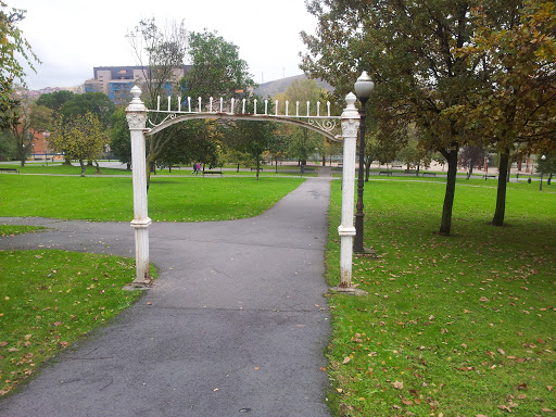 Puerta Parque Orkonera