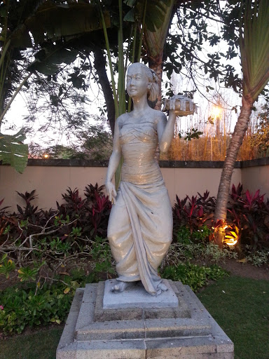Squatting Balinese Lady Statue