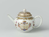Teapot from the 'Swellengrebel service' with a double crowned monogram and a border with floral scrolls