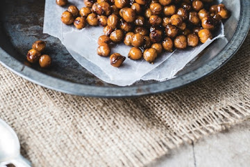 Sweet &amp; Spicy Roasted Chickpeas