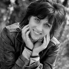 by Fraise Des Bois - Black & White Portraits & People