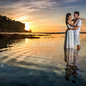 Couple in Love by Rah Juan - People Couples