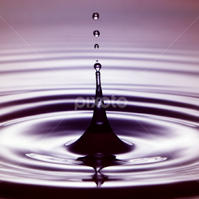 by Jhojon Jenkgod - Abstract Water Drops & Splashes