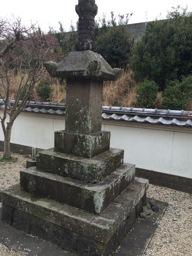 Portal - 圓通寺宝篋印塔