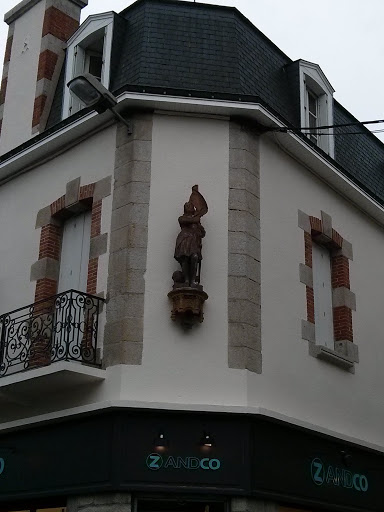 Statue au coin de la rue