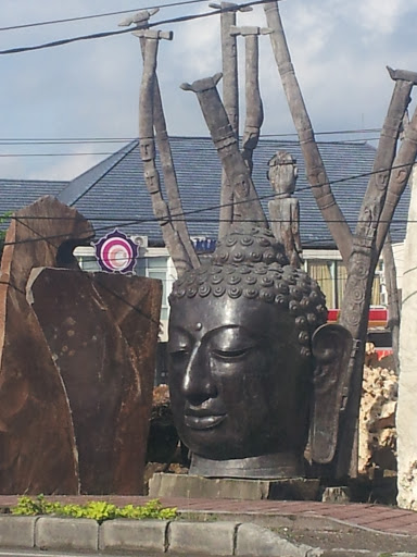 Budha Head Statue