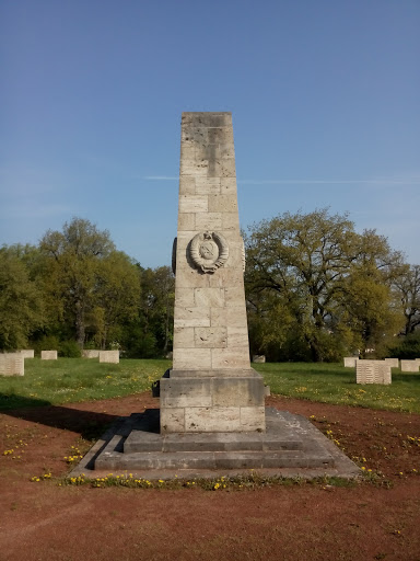 Obelisk Auf Dem Ehrenfriedhof  Belvedere