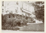 Onderste verdieping en de tuin van het huis Villa Louise in Menton