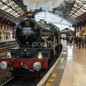 GWR Castle Class 4-6-0 no 5043 Earl of Mount Edgcumbe by Andro Andrejevic - Transportation Trains