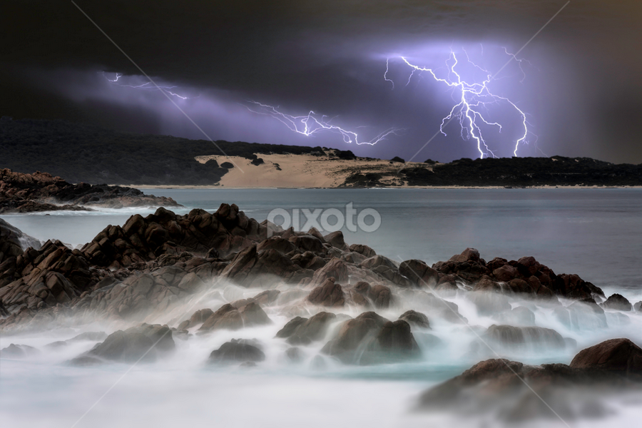 Canal Rocks Thunderstorm by Craig Eccles - News & Events Weather & Storms